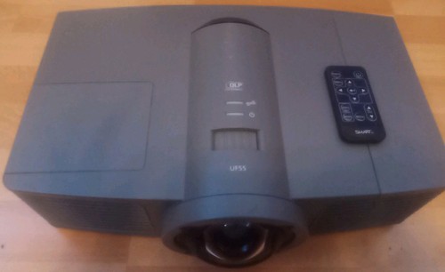 SMART UF55 Ultra-Kurzdistanz Beamer 2000ANSI/LU Lampe