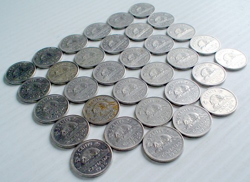 LOT 33 CANADIAN 5 CENTS OF 1986 **** 33 PIÈCES DE 5 CENTS CANADA DE 1986 - Picture 2 of 4