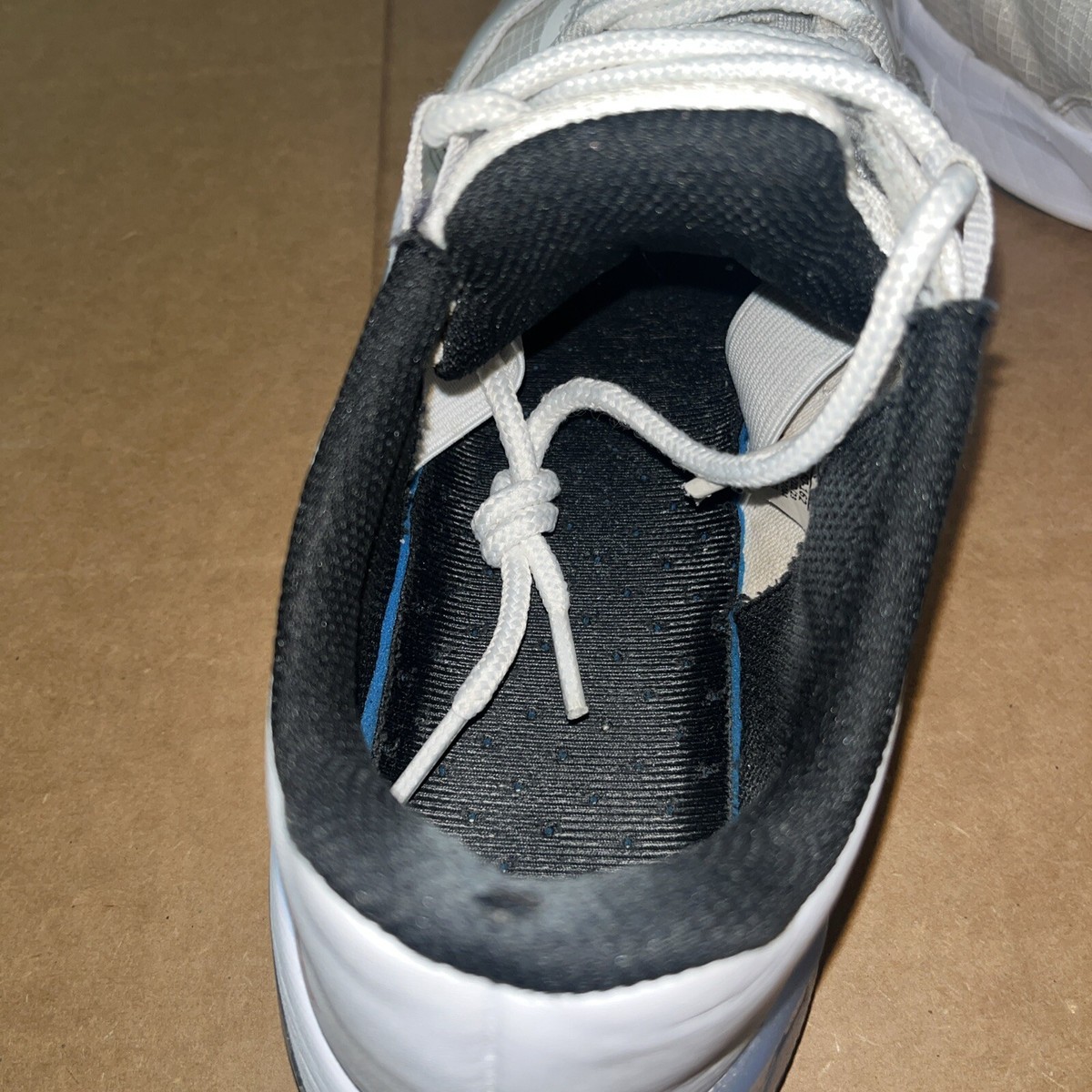 Air Jordan 11 CMFT Low White/Varsity Red & Black Sneaker Air Jordan 11 CMFT Low White/Varsity Red & Black Sneaker