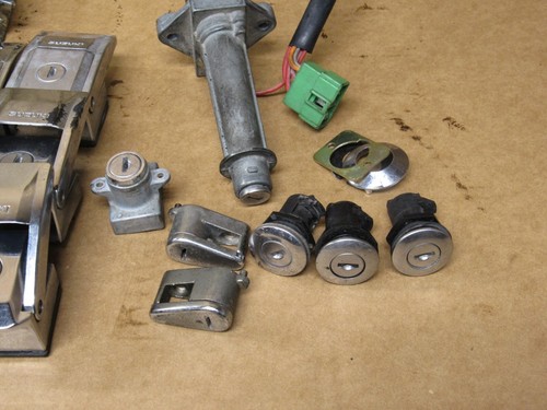 1987 Suzuki Cavalcade GV1400 Ignition Switch Key Set Luggage Storage Compartment - Picture 2 of 12