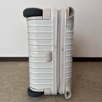 Rimowa Salsa Ecru97L ユナイテッドアローズ ユナイテッドアローズ別注「リモワ サルサ ECRU」生成り色のスーツ