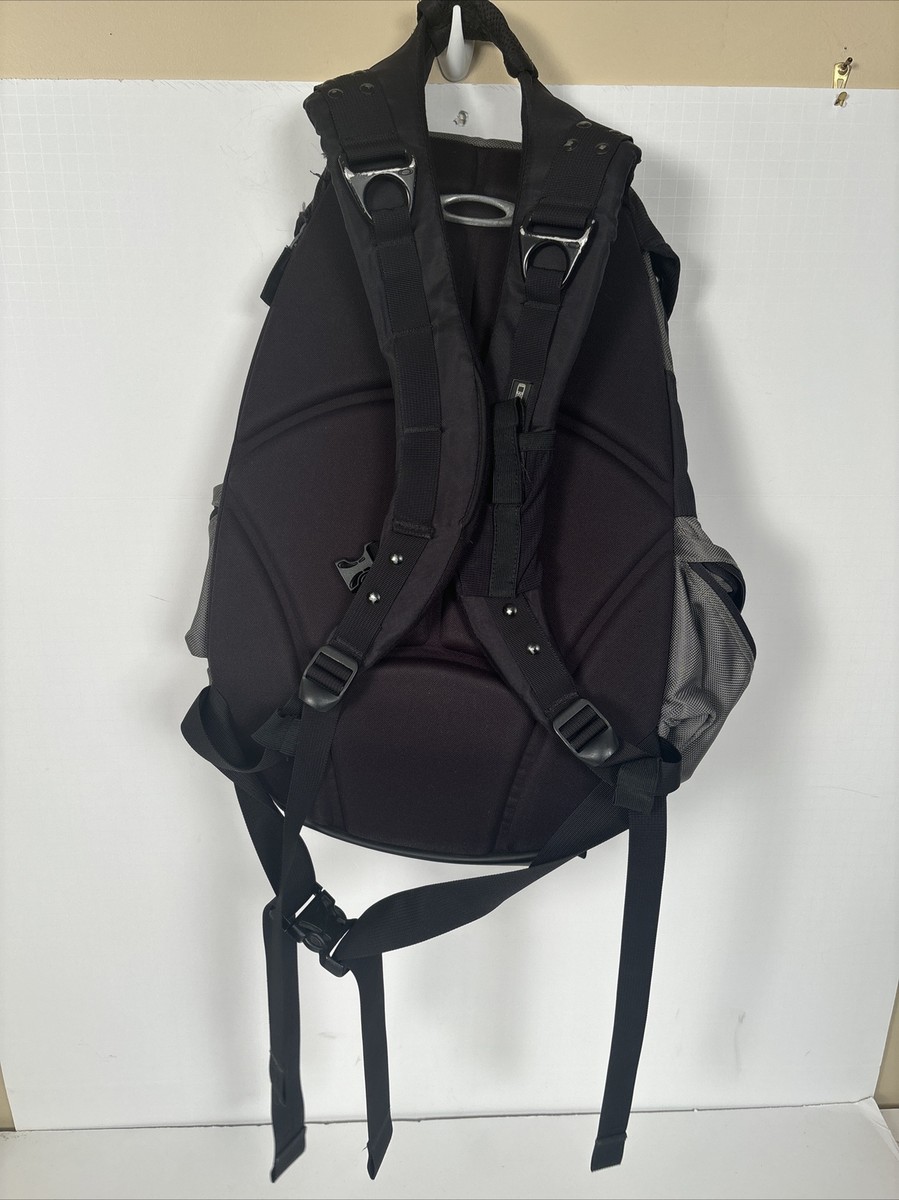 Oakley Icon Backpack 3.0 廃版 リュック Amazon.com | Oakley Icon Recycled Backpack | Casual Daypacks
