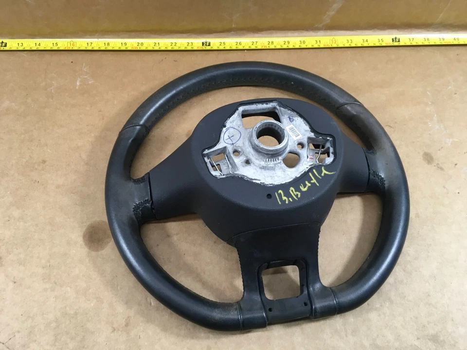 Volkswagen Beetle 2013 volante cuero puntada negra 5C0419091AG OEM. Foto 4 de 4