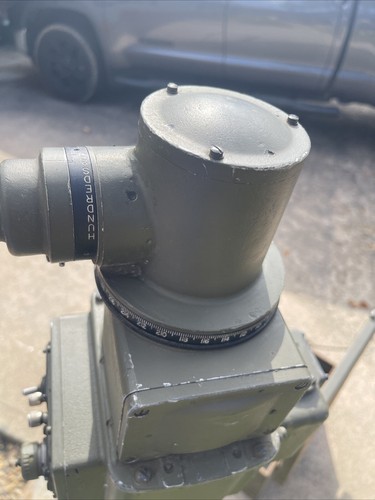 1956 U.S. Skysweeper 75mm Anti-Aircraft Gun Sight Target Selector, T-25 Tripod - Picture 8 of 19