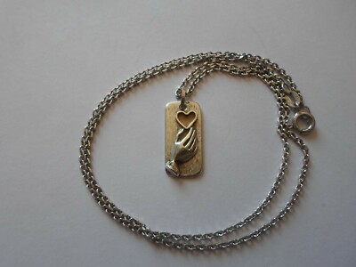 Collier En Argent Massif Avec Pendentif 'main Sur Le Cœur' - Occasion - Bijou Symbolique Et élégant