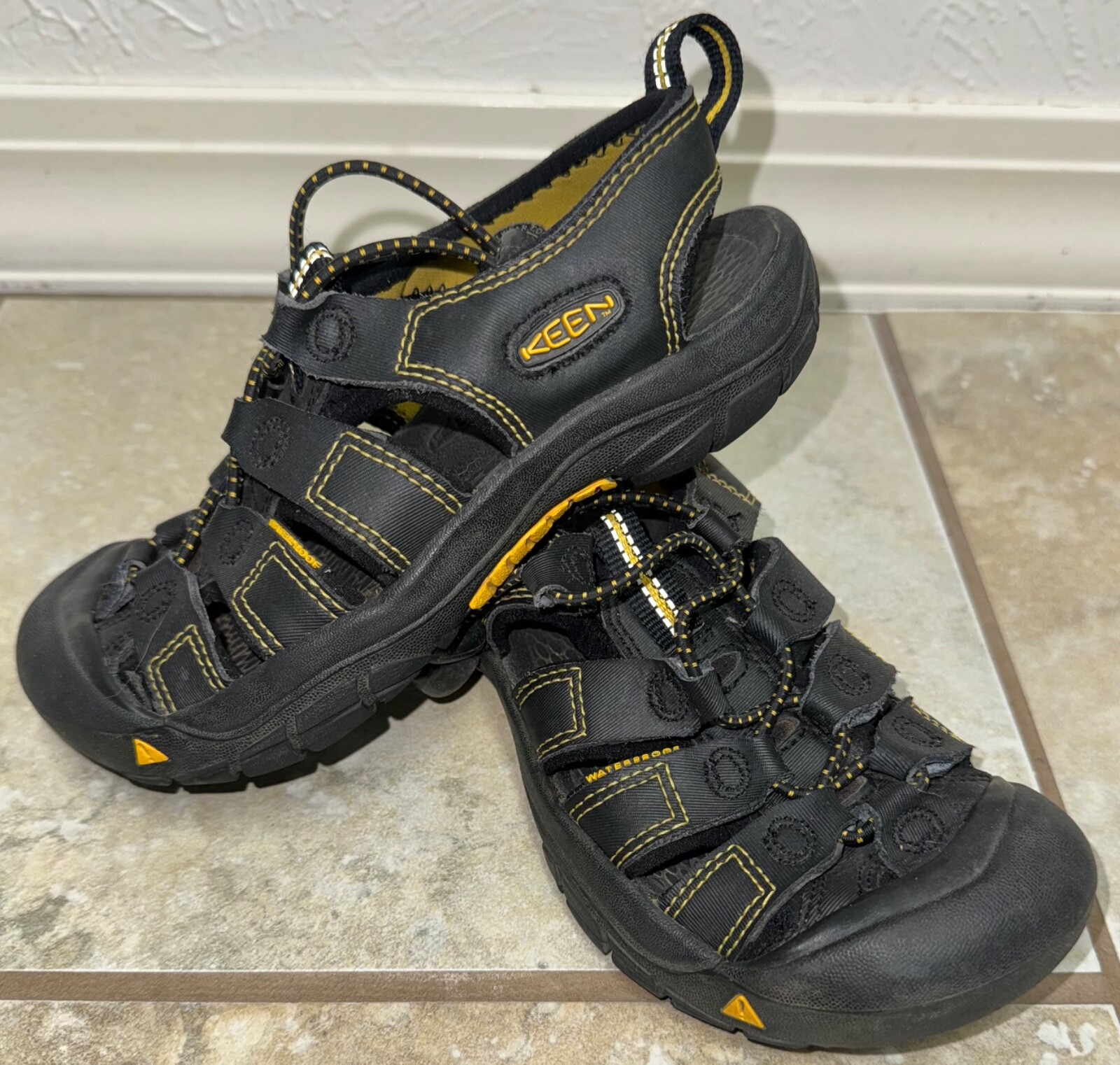 Scarpe da acqua Keen sandali da trekking neri taglia 1