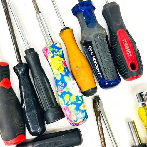 21 Pcs Crescent  and Assorted Phillips and Slotted Drive Screwdrivers & Nutdrive - Picture 3 of 8