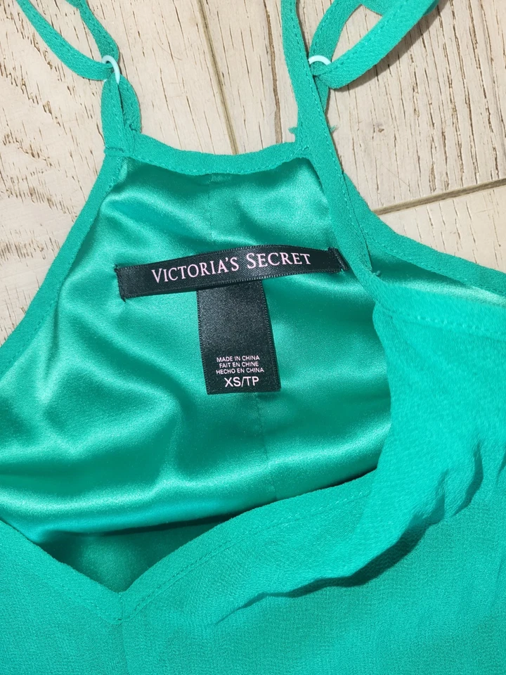 Vestido maxi longo Victoria's Secret tamanho XS acordeão plissado tiras verde - Imagem 3 de 4