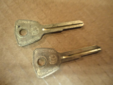 2 VINTAGE T178L TAYLOR KEY BLANKS MADE IN USA (2)