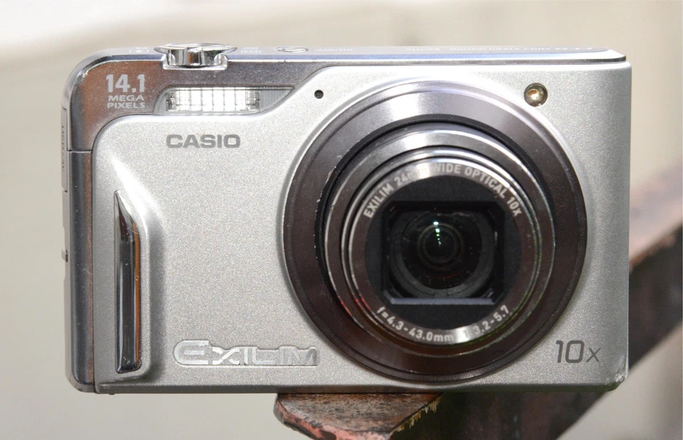 CASIO EXILIM EX-H15 Digitalkamera 14,1 MP 10x Zoom schwarz Digicam Bridge Top