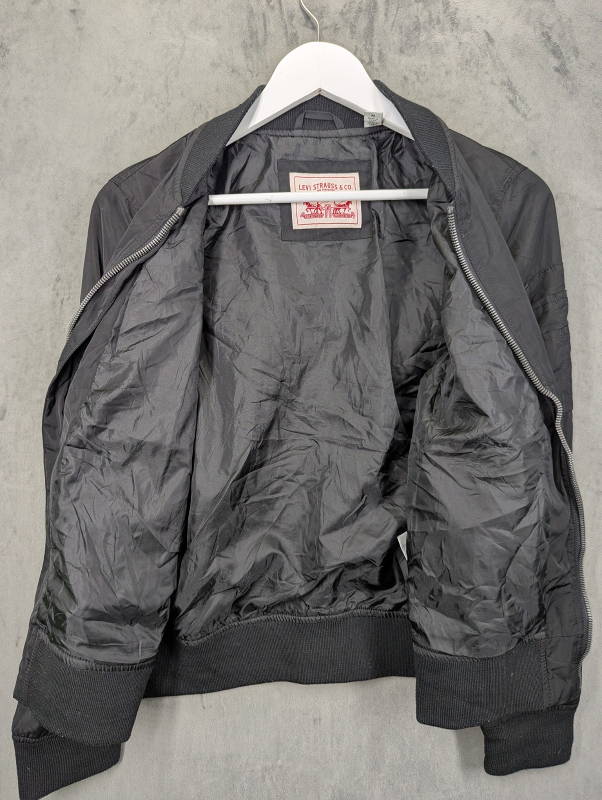 Levi's Women's Melanie Newport MA-1 Bomber Jacket Size Medium Black Full Zip image 4