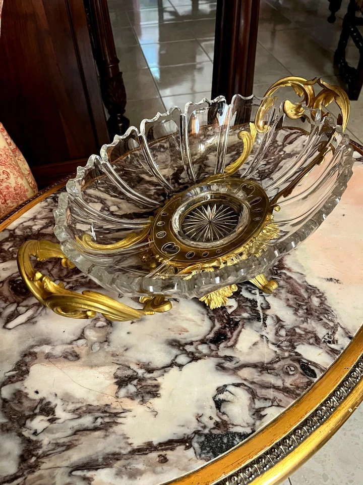 Coupe en cristal taillé de Baccarat . Verrerie, Objet en verre ou cristal, déco. - Photo 4/4