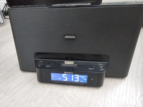 Sony ICF-DS15iP - Radio Alarm Clock, iPod Dock - Picture 2 of 6