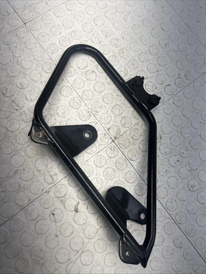 Soporte de montaje de alforja de equipaje derecho Honda VT750 2007-2014 Shadow Spirit OEM Foto 2 de 4