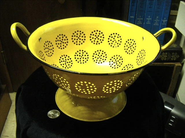 vintage colander pedestal base "Lemon" yellow 2 handles-C