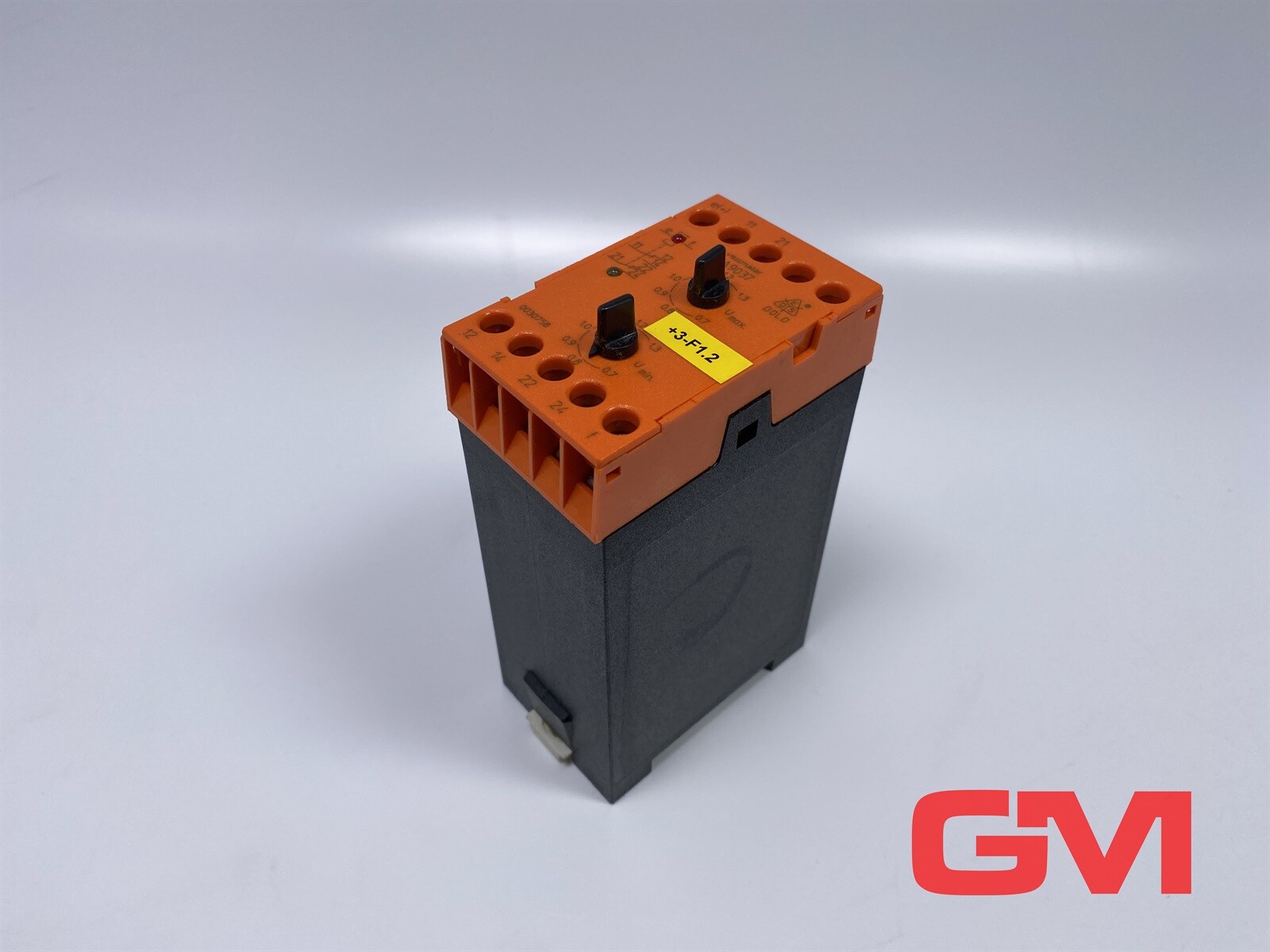 E. Dold & Sons Voltage Relay BA9037.12/001 AC/DC24V 0030758