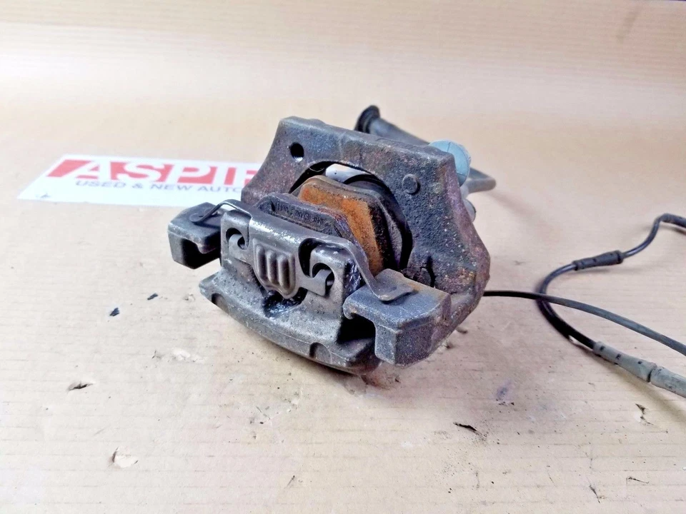 2004-2007 BMW 525i 530i E60 Right Rear Brake Caliper OEM - Image 4 of 4