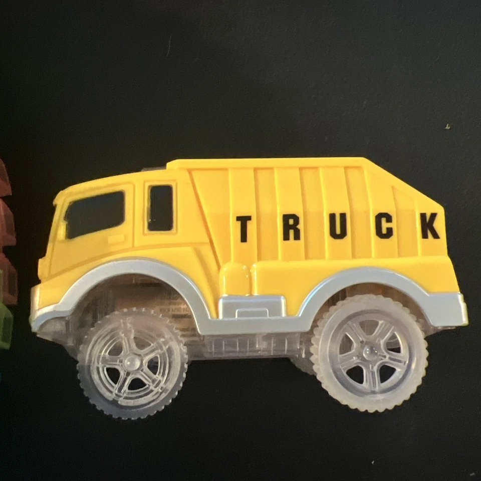 18 Feet Flexible Magic Tracks Track And 3 Cars - Image 4 of 4