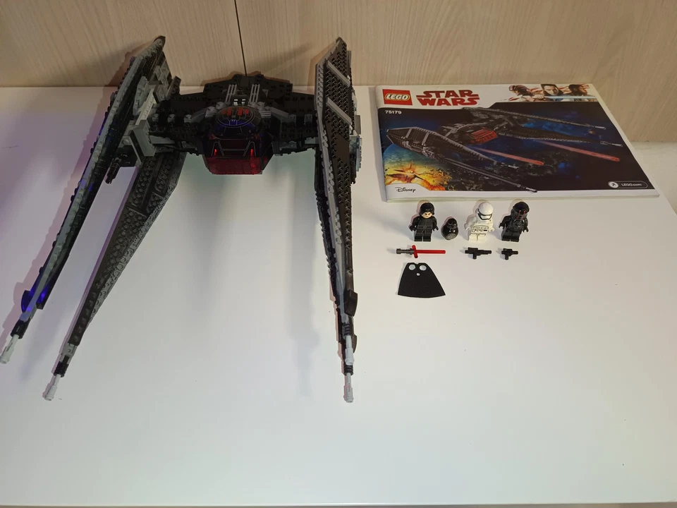 LEGO Star Wars 75179 Kylo Ren's TIE Fighter, foto 1 di 5