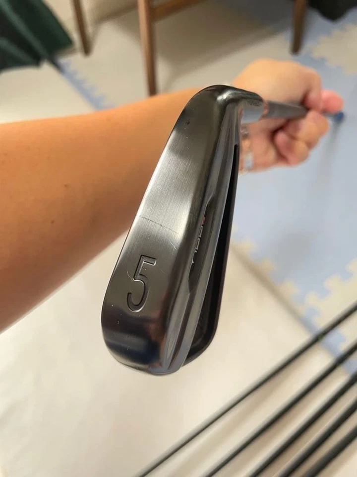 Titleist T100s Black Limited Iron set 5-pw / TRAVIL 95 S - Image 2 of 4