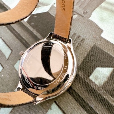 Michael Kors MK2475 Slim Runway Silver-Tone and Leather Wrap Watch Michael Kors MK2475 Slim Runway Silver-Tone Leather Wrap  main image 3