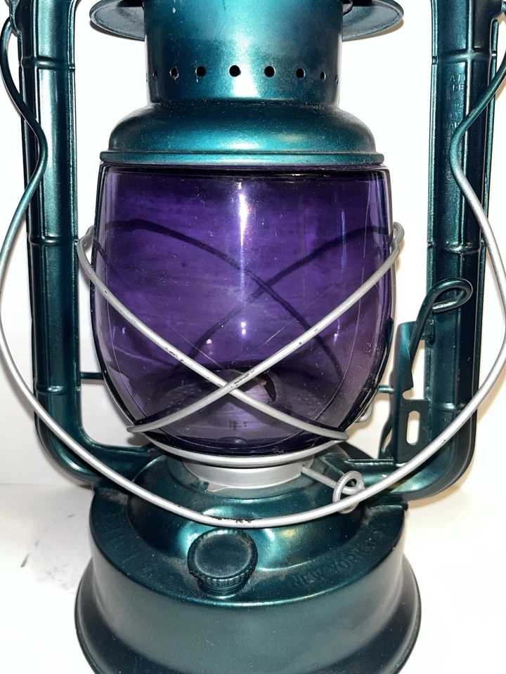 Rare DIETZ NO.2 D-Lite Amethyst Globe Restored BLUE OIL LANTERN BARN LIGHT METAL - Image 2 of 4