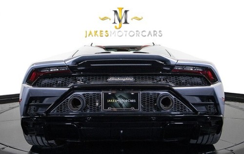 2023 Lamborghini Huracan EVO Spyder *ONLY 1700 MILES* *1-OWNER* - Picture 9 of 24