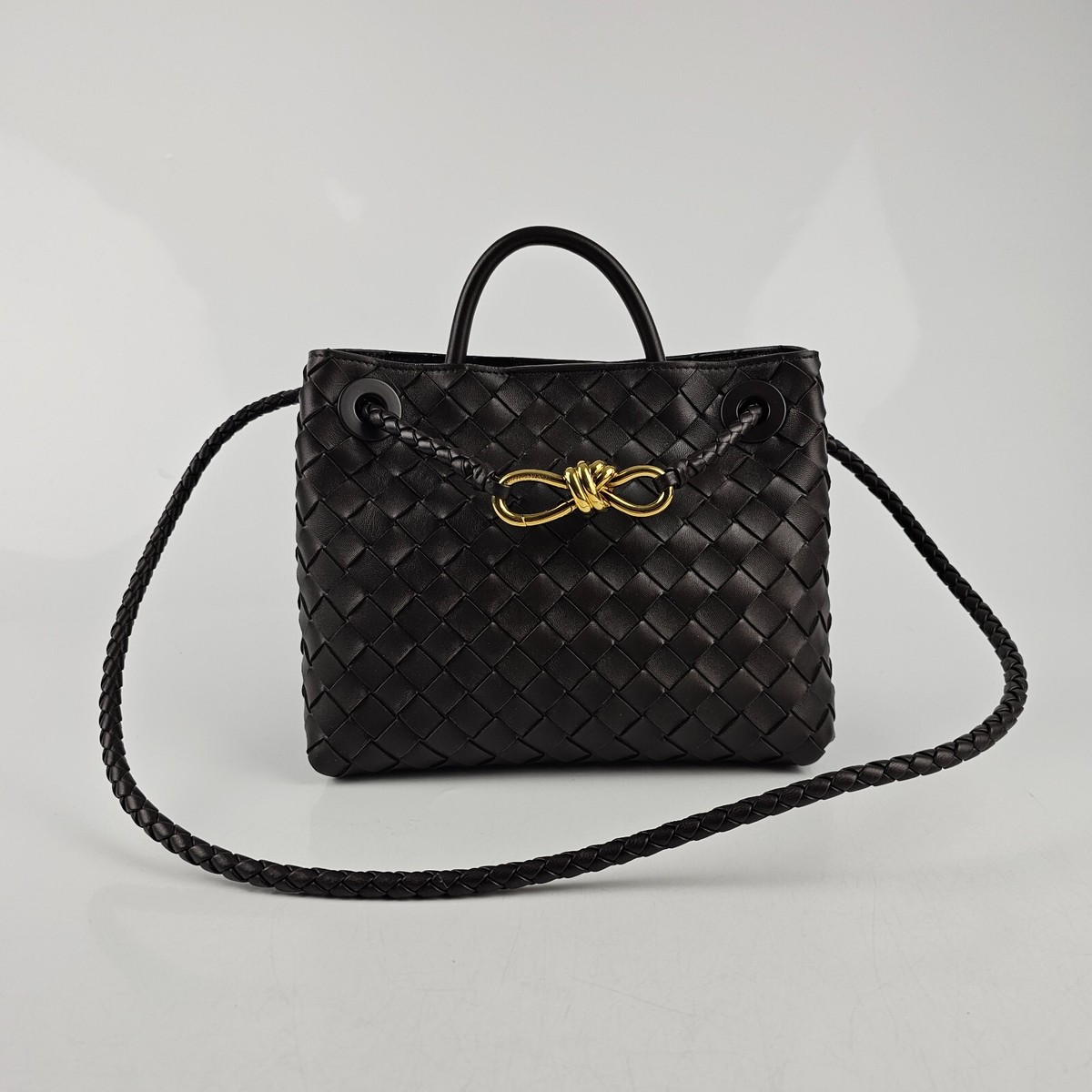 Bottega Veneta お洒落 Andiamo スモール トップハンドル バッグ Shop Bottega Veneta - Small Andiamo Intrecciato Leather Top