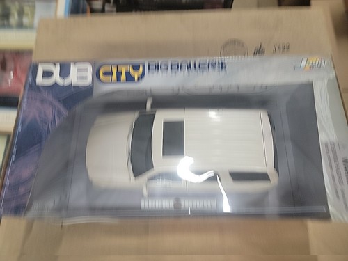 JADA TOYS DUB CITY 2002 CADILLAC ESCALADE WHITE 1:18 DIECAST MODEL CAR - Picture 4 of 6
