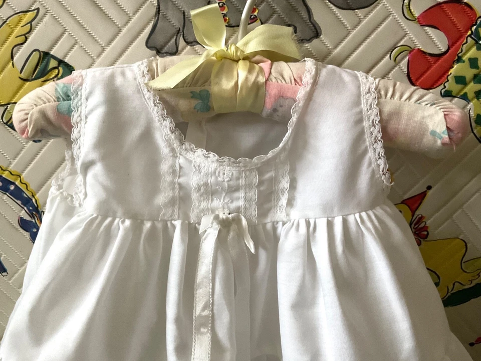 DE COLECCIÓN SU MAJESTAD TALLA 9 MESES NIÑAS PEQUEÑAS BLANCO COMPLETO SIN CORDONES EE. UU. Foto 2 de 4