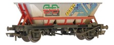 R6706 Hornby OO Gauge HAA MGR Hopper Wagon with Graffiti (Pre-Owned)