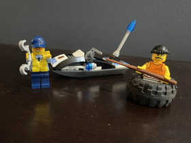 LEGO CITY: Tire Escape (60126) - with instructions and mini figs