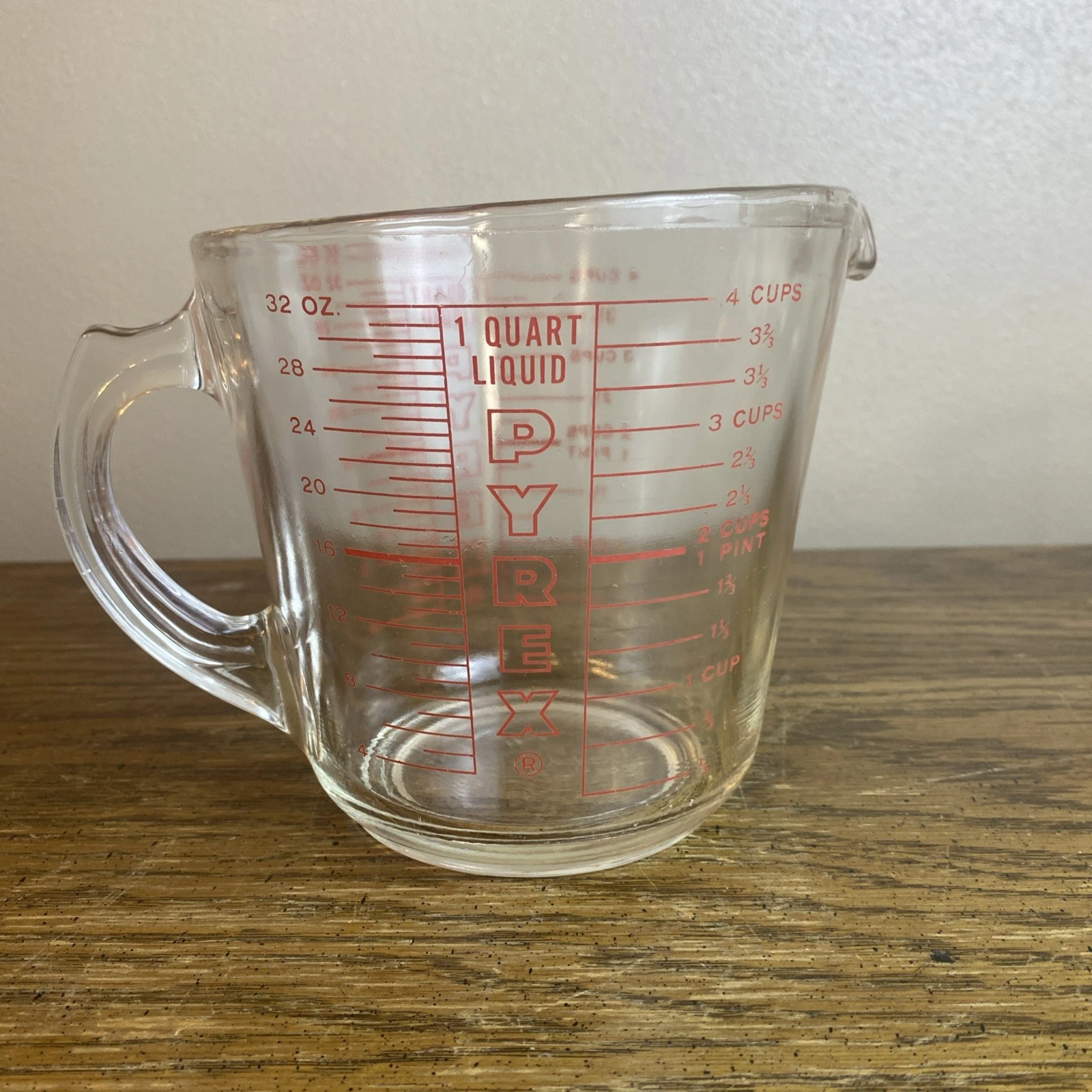 VTG PYREX 1 Vertical Logo Quart 32 OZ Measuring Cup No Chips No Cracks
