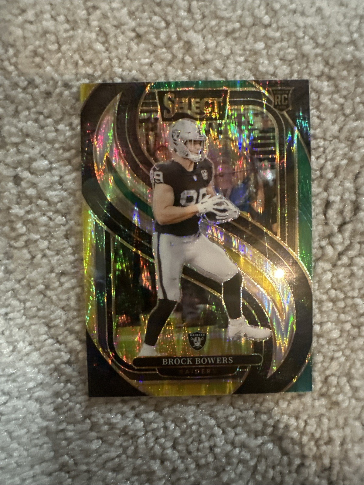 2024 Panini Select Premier Level Brock Bowers #118 Green Yellow Shock Prizm (RC)