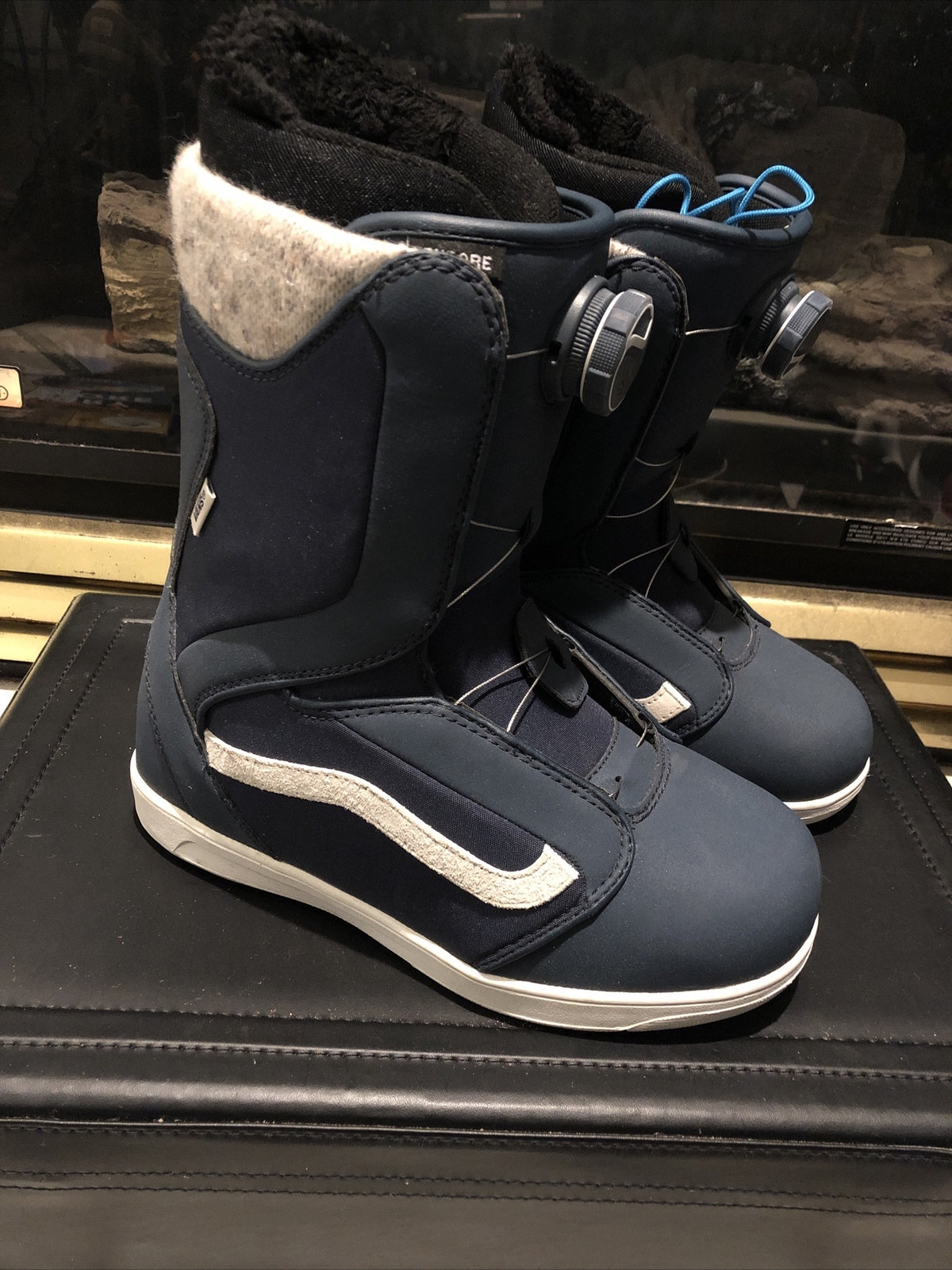 vans women snowboard boots
