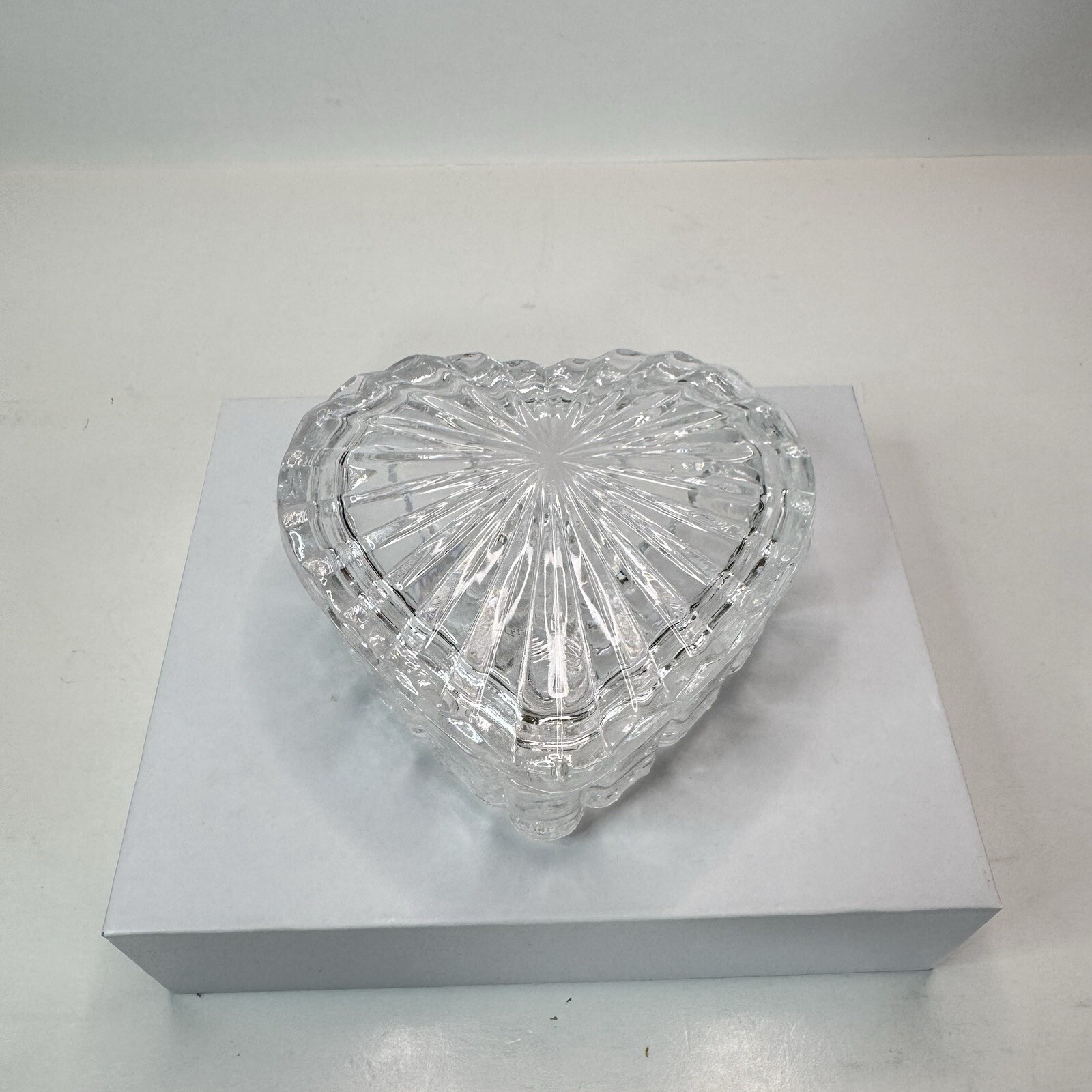 Trinket Box HEART Shaped Glass Crystal Jewelry Dish Vintage  3