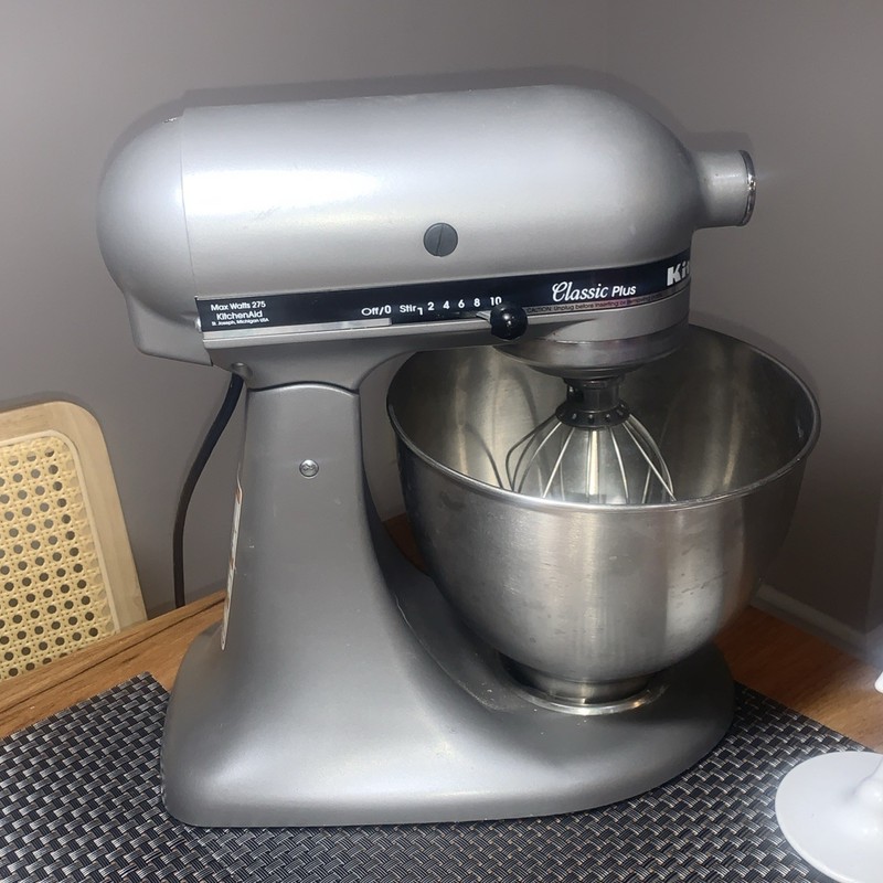 KITCHENAID MIXER W/ATTACHMENTS (P14024068)