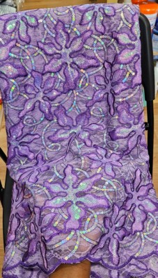 5 Yards Französischer Spitzenstoff Material mit Pailletten. Lila