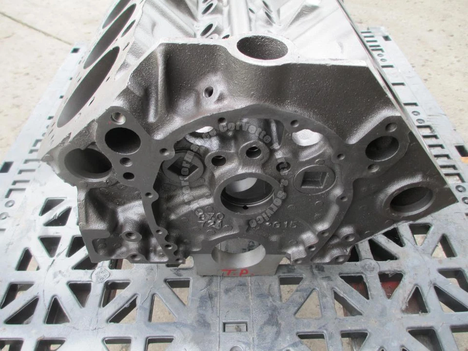 Chevy II Nova 1965-1967 usado 3862194 283 V-8 bloque desnudo con filtro de aceite empotrado Foto 3 de 4