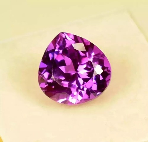 Alexandrite De Laboratoire 32.10 Carats Taillée Poire - Pierre Bicolore, Excellente Qualité
