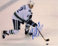 KYLE WELLWOOD SIGNED 8X10 PHOTO PHOTOGRAPH VANCOUVER CANUCKS COA