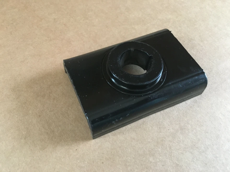 Gravely 10988 Deck Blade Cradle Hub Holder 010988 Superseded to 20062000 - Image 2 of 4