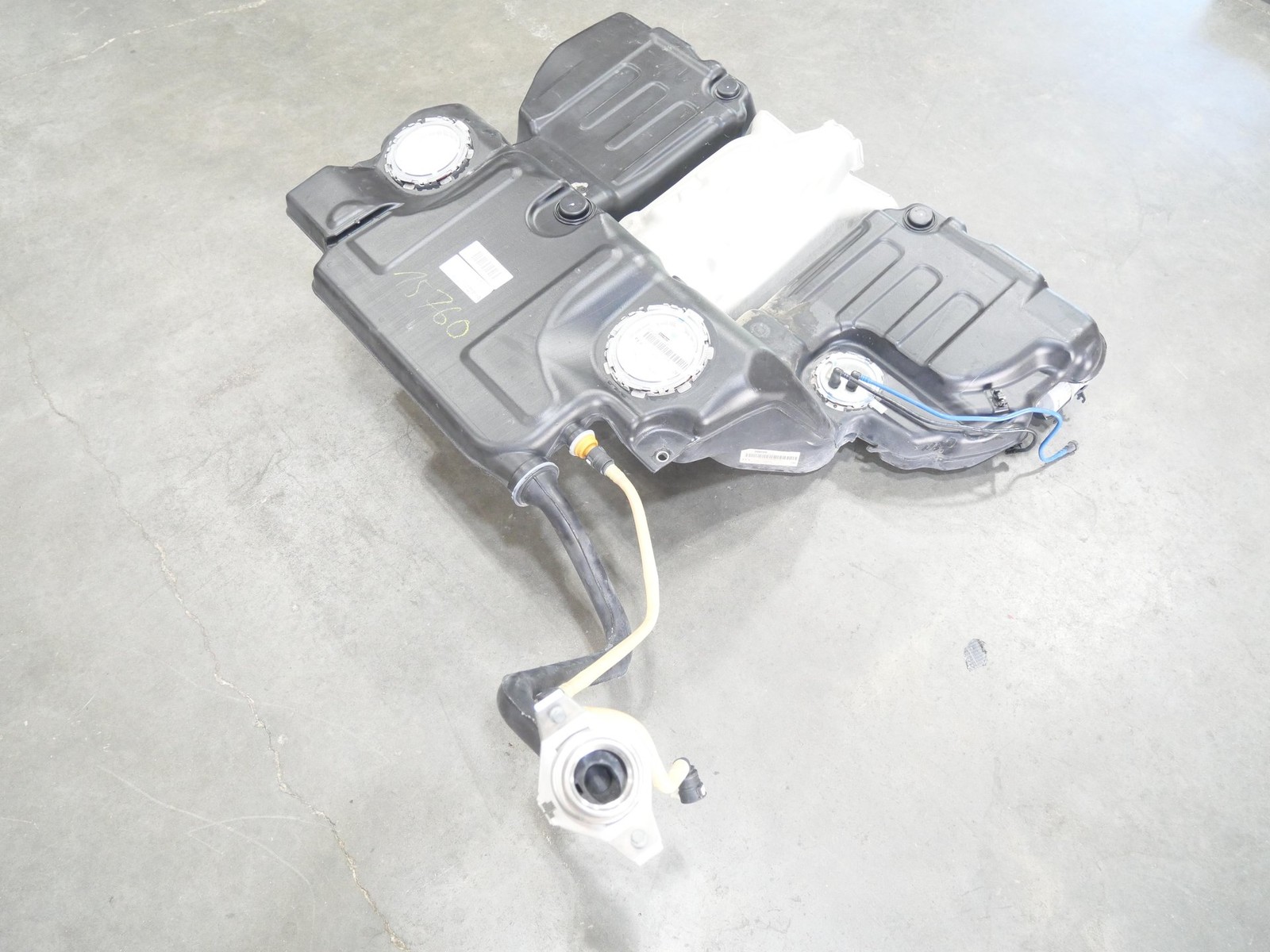 2005 Bentley Continental GT Fuel Gas Tank Reservoir Filler Neck NO PUMPS OEM