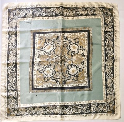 Windsor Seidentuch. Gebraucht in gutem Zustand. 100% Seide. 90cm*90cm