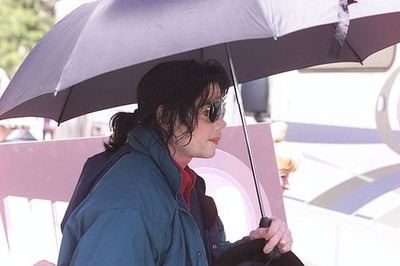 Michael Jackson arrives Pasadena Civic Auditorium in Pasadena Ca T- Old Photo 10