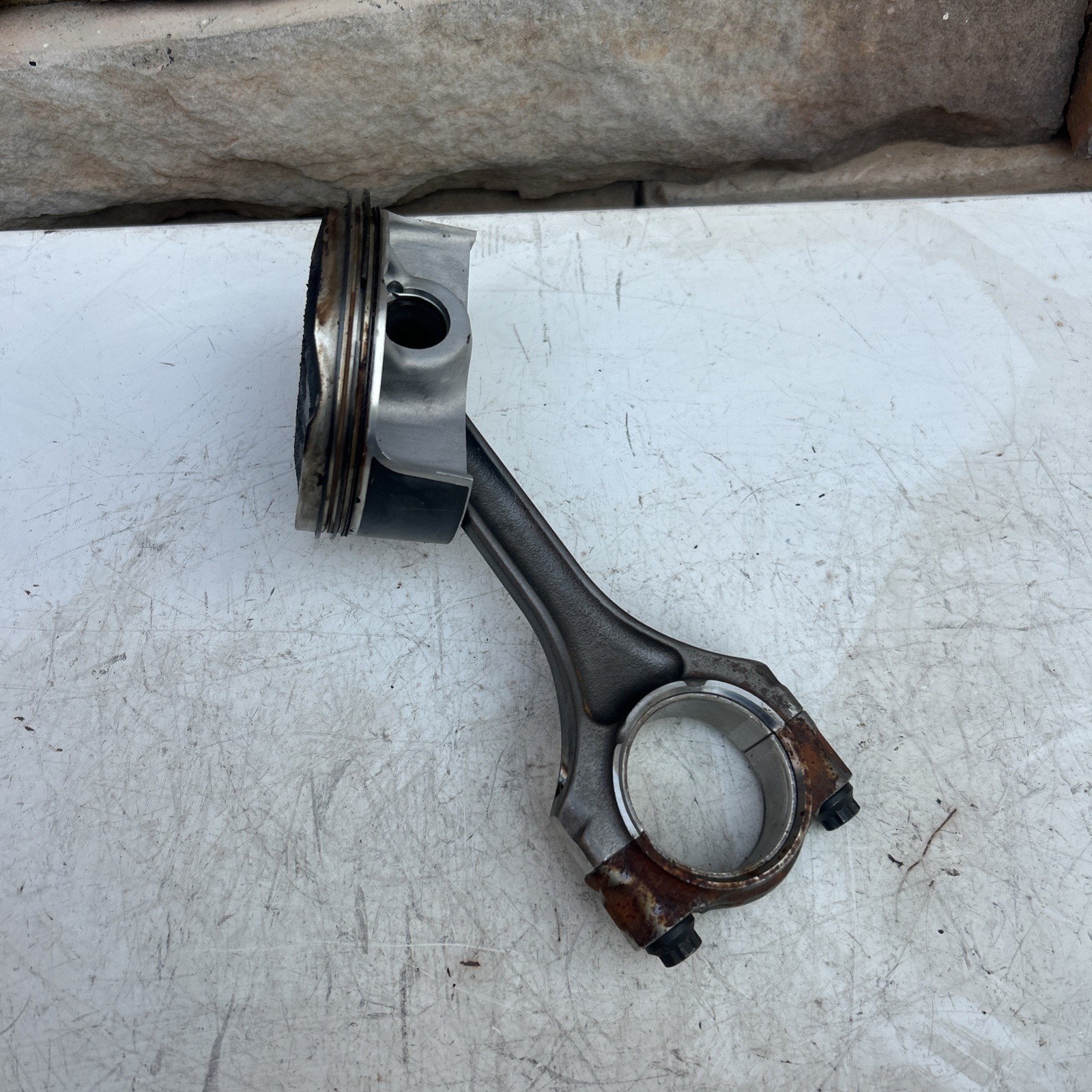 LAMBORGHINI AVENTADOR PISTON HEAD COMPLETE WITH CONNECTING ROD 07M107075J 