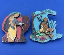 Broches prendedores de madera de colección Disney Pocahontas relieve 3D Meeko Flit escena bosque años 90