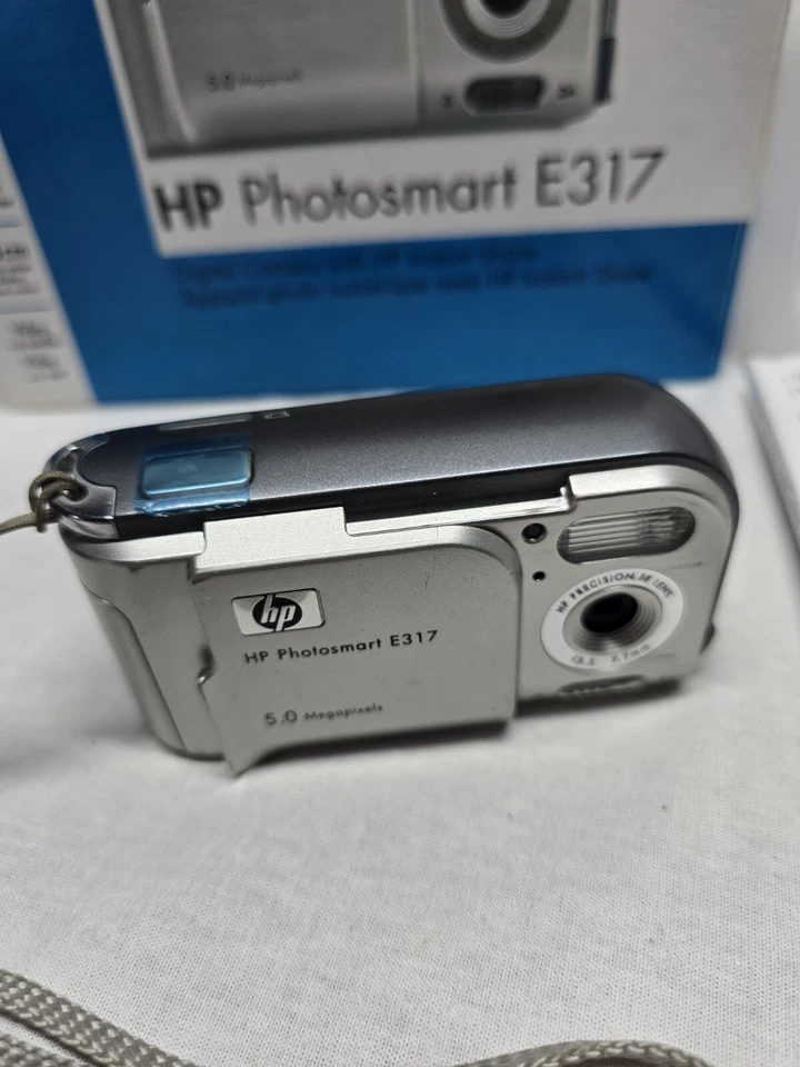 HP Photosmart E317 5.0MP Compact Digital Camera - Silver - Tested Working - Image 2 of 4