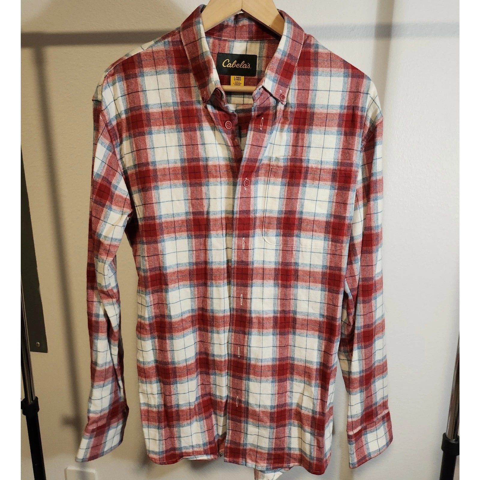 Cabelas Plaid Flannel Shirt Mens Long Sleeve Button Up Red Cream Blue L REG