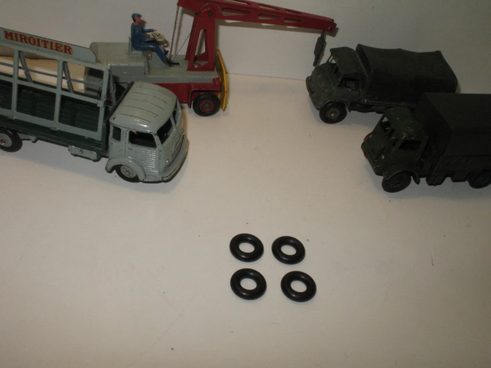 D03, Dinky X 4 Large Smooth Tires (Utility Truck, Cargo, Military...) 18 / 8 - Image 3 of 3